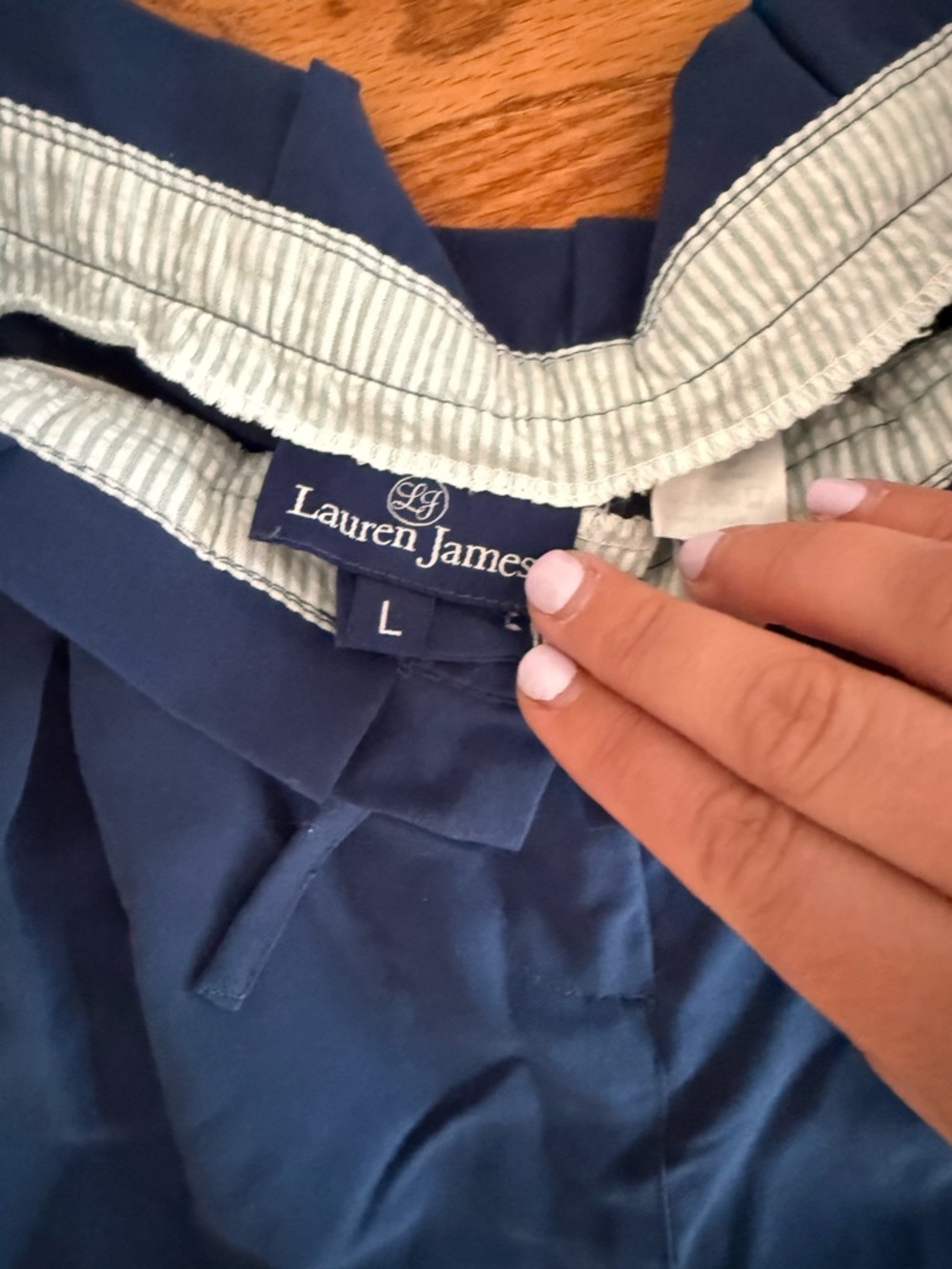Lauren James Women’s Shorts Navy size: Large - Picture 2 of 3